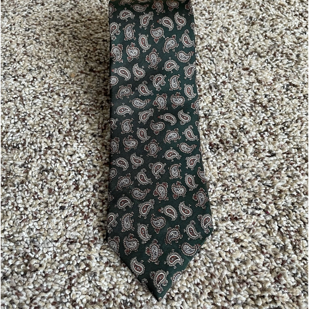 Vintage Givenchy Gentlemen’s Paris Men’s Silk Tie Green Paisley 57.5" x 3.5"